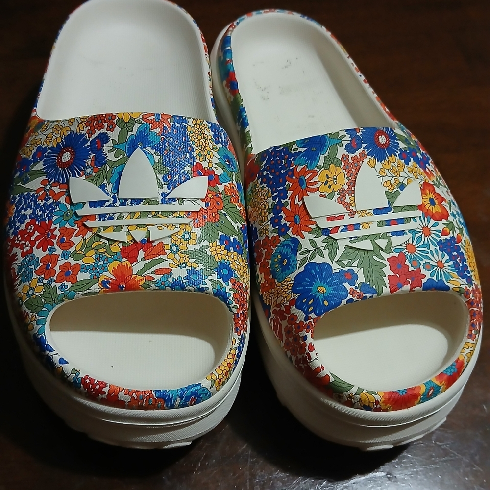 Adidas Clogs - Picture 8 of 9